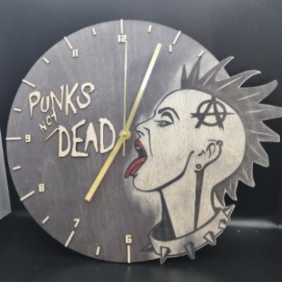 Часы из фанеры - Punks not dead