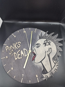 Часы из фанеры - Punks not dead